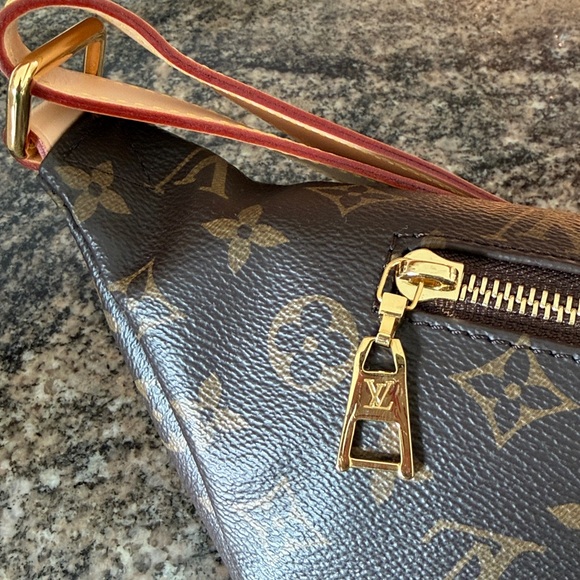 Louis Vuitton Bum Bag - Picture 8 of 17